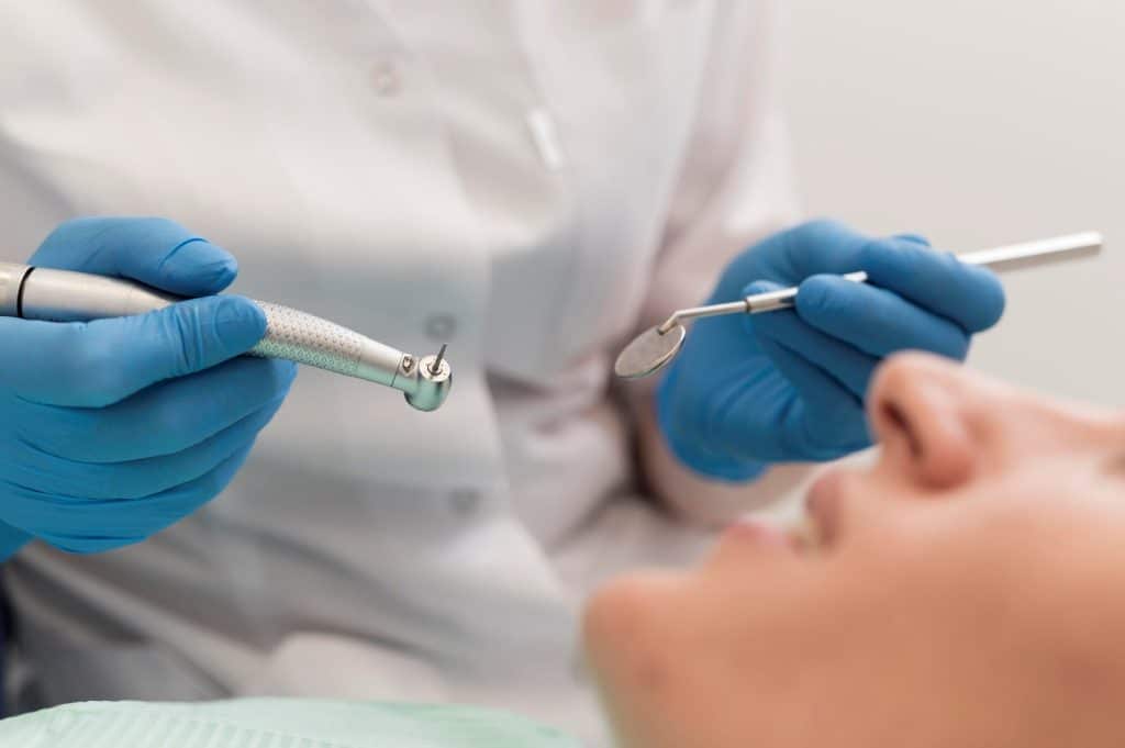 اتوکلاو دندانپزشکی چیست و چرا ضروری است؟